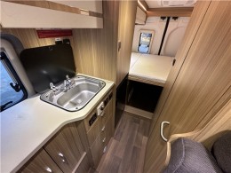 上汽大通 23V90 B型升顶房车