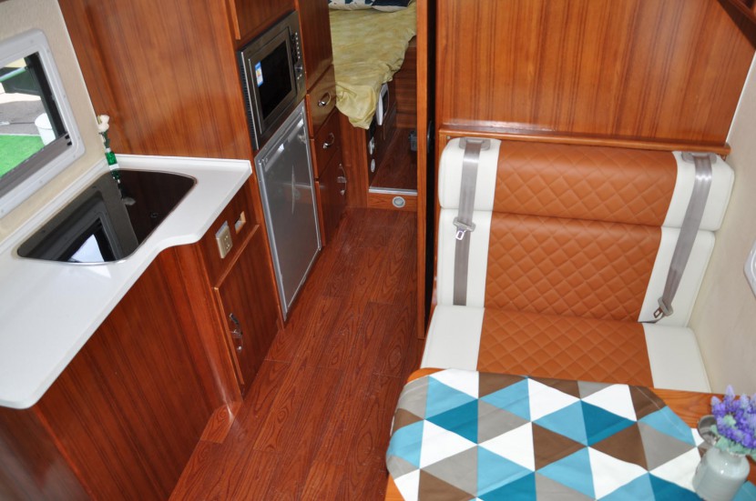 直降50万!独家团购108万即可抢购158万春田奔驰斯宾特524顶配房车 DSC_0304