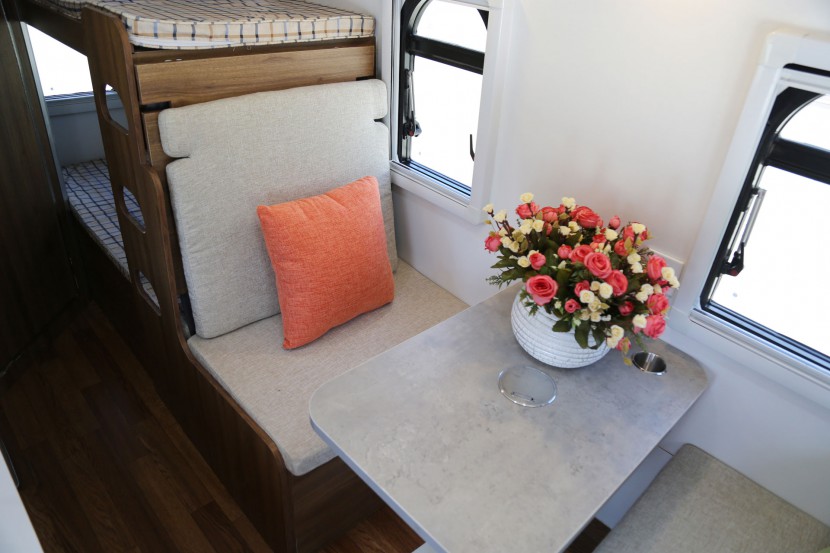 新飞房车新伽途旅居版 13.98万元 IMG_9564