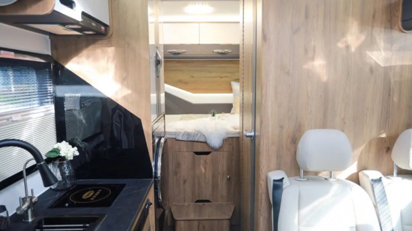 9月2日郑州房车展——法美瑞房车现代，陪你披荆斩棘，踏遍山川！8efa1f8ee9dfee3ae36db450216c6f28