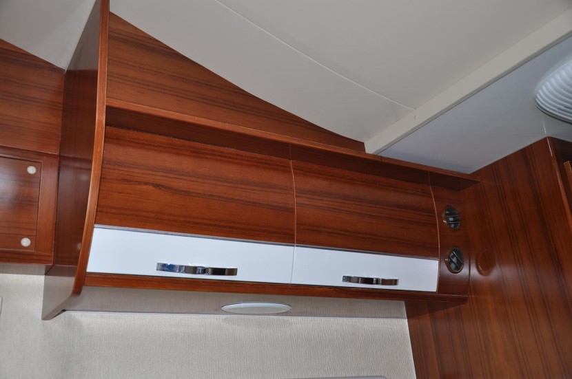 直降50万!独家团购108万即可抢购158万春田奔驰斯宾特524顶配房车 DSC_0222