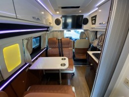 福客特房车 2021款黑骑士沙发床版