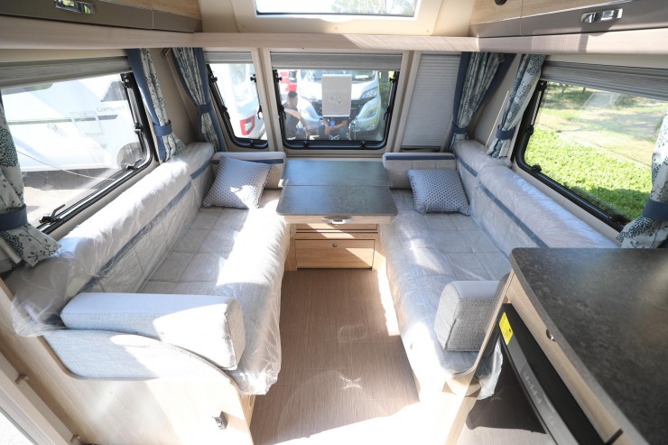 【9.12洛阳房车展】全进口英国Elddis（埃尔迪澌）550拖挂房车神秘亮相展会2f8af9fa895d4b3c928fc254e70042bc