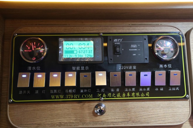 老张定制款——高清实拍2019款顺之旅东风御风白色自动挡B型房车 WLH_5938