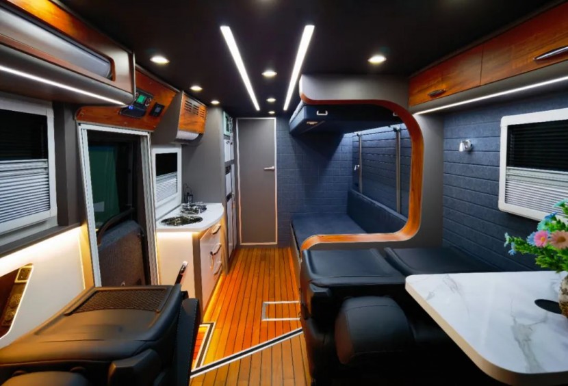 将量身定制进行到底，硬派越野房车东风挑战者“特定版”，9月2日郑州房车展，与您不见不散！734e8752c95167cd6a8db7102612e3fd