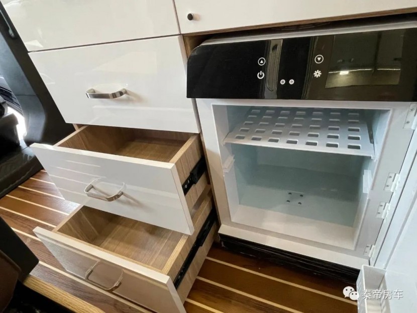 秦帝房车追电系列B型，小小空间，配置齐全！get?code=M2E0NWY2ZTdlNDU3NjMzYTE2OWY2OWNiZjAyNDI5MTMsMTY2MzU4MTE3MjcyNA==