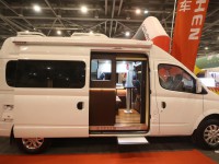 爱旅途2020款大通V80PLUS （后纵置上下铺）B型房车