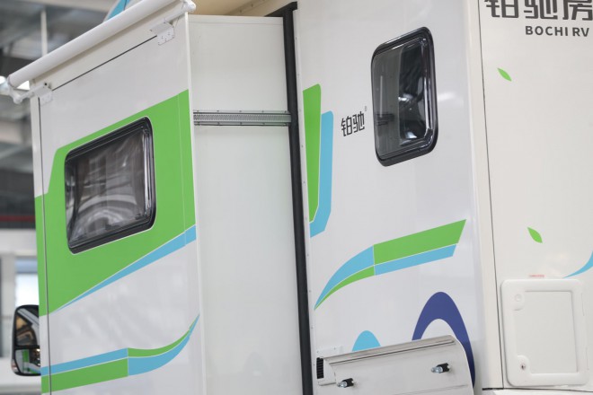 精致欧式风格、高端商务元素，“铂驰旅行家”单拓展房车 WLH_7266