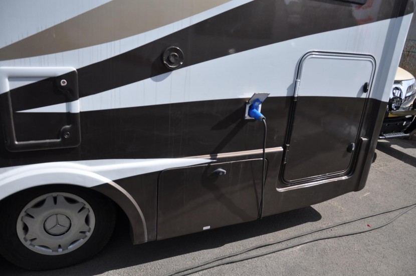 直降50万!独家团购108万即可抢购158万春田奔驰斯宾特524顶配房车 DSC_0154