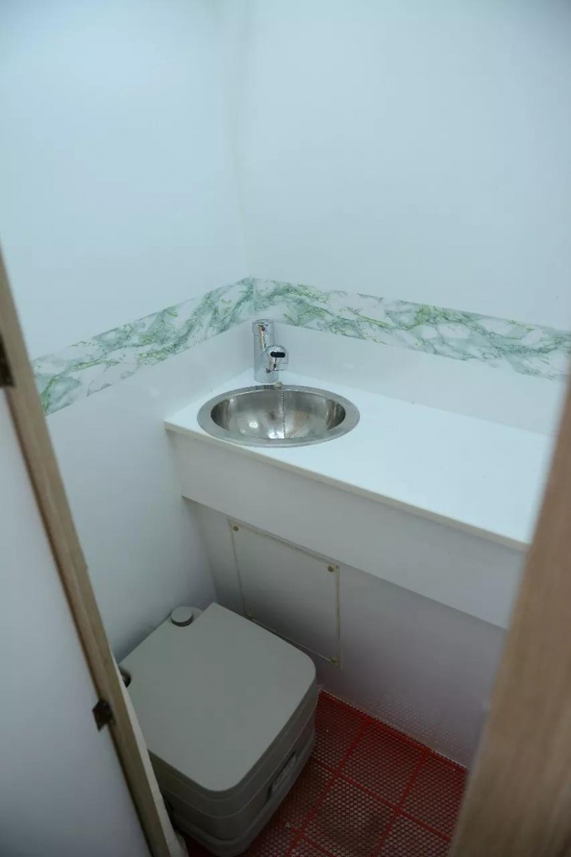 11.23杭州房车展舜宇房车携最新款依维柯C型、现款大通V90B型房车亮相069b80daa49b454aaf29ca1c09fca11f