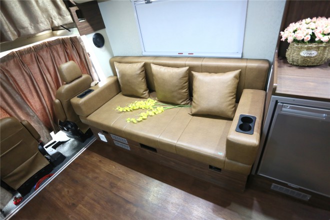 拓锐斯特依维柯C型舒适版TIC-610 52.8万起 00001359