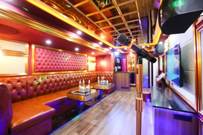 宇通KTV拖挂房车：这，是一条“会唱歌”的推送！