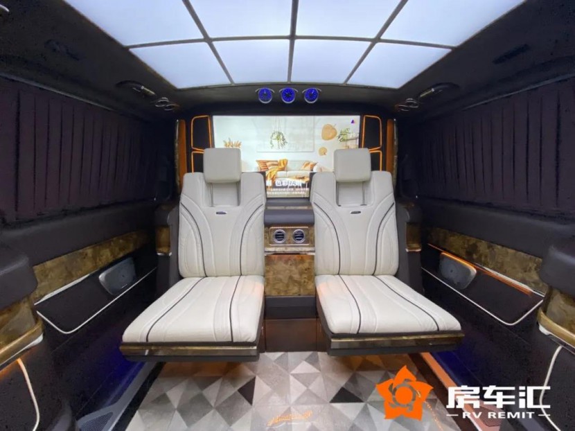 2020款圣母峰巅峰版，黑金四座，镀金立标，语音智能交互，太牛了！9.jpg