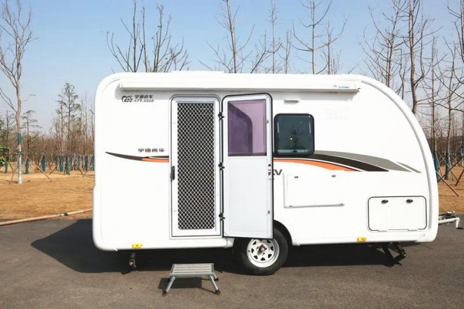 宇通T510上路拖挂(前横床布局)房车400122350a434cd088746b4ed96c808e