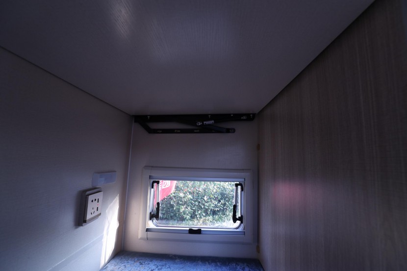 实用主义——飞神9011拖挂式房车（详拍） WLH_6878