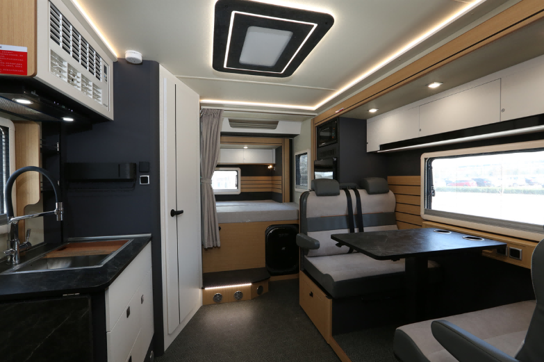 9月2日郑州房车展，宇通C530双拓展房车，宇宙纵游平原阔，通达山河日月长！d6abb33b826524443df6680de230664d