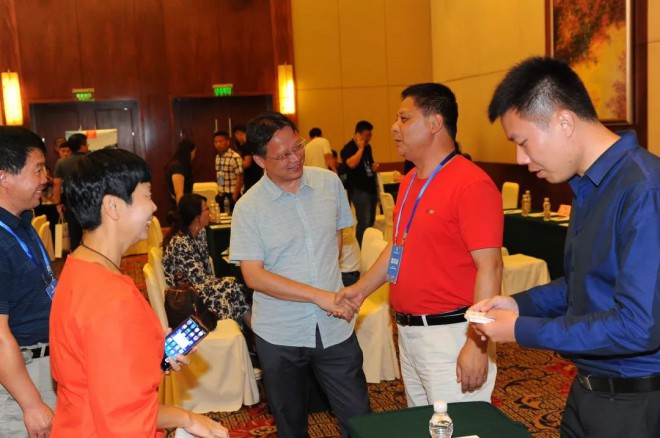 300辆房车亮相第六届中国汽车（房车）露营大会露营装备及房车展览会