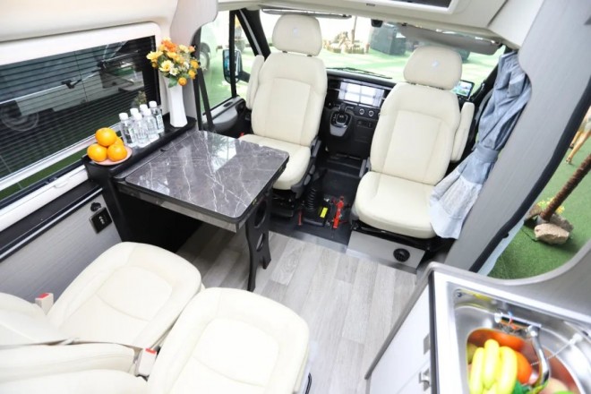 9月2日郑州房车展，飞翔福特新世代舒野二号，伴梦翱翔，载誉前行！98df8bbf49982b41b429dfe35126557a