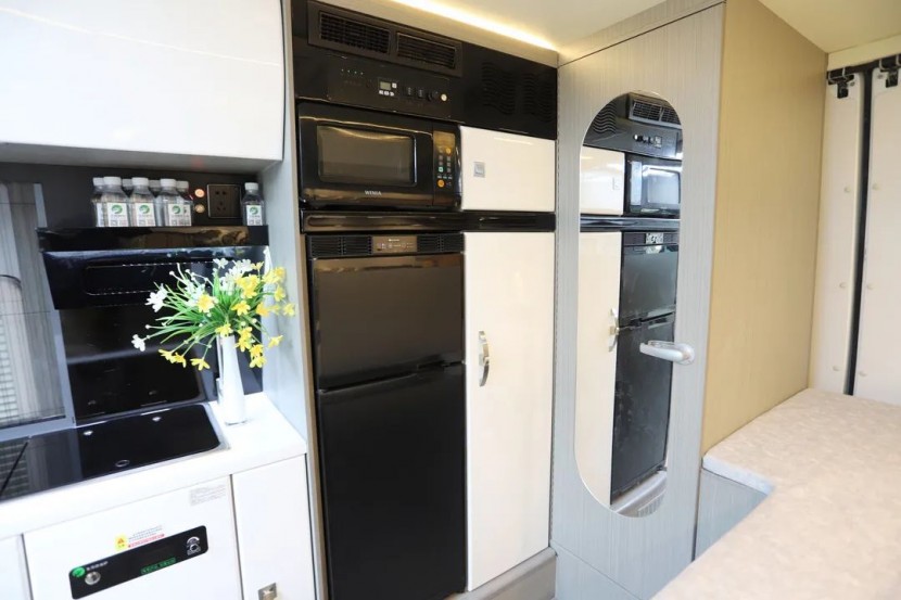 9月2日郑州房车展，飞翔房车铁C PLUS，旅行路上的最铁拍档！ 图片 23