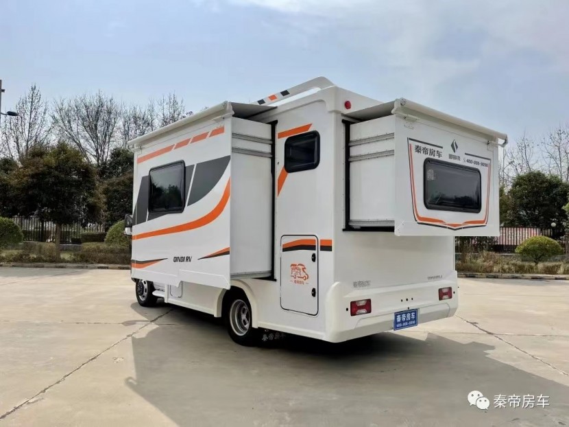 9月2日郑州房车展——秦帝铜爵系列QC25C型房车，彰显无限活力，神秘感十足!c9c1598ac9266790e2f8a88a11c2f6f3