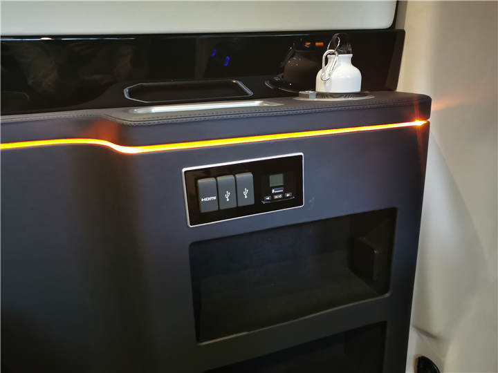 【罗伦士行政版】奔驰房车斯宾特高顶无隔7座白色现车201910251519479689