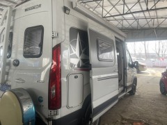 卫航房车 2021款V590 横床版