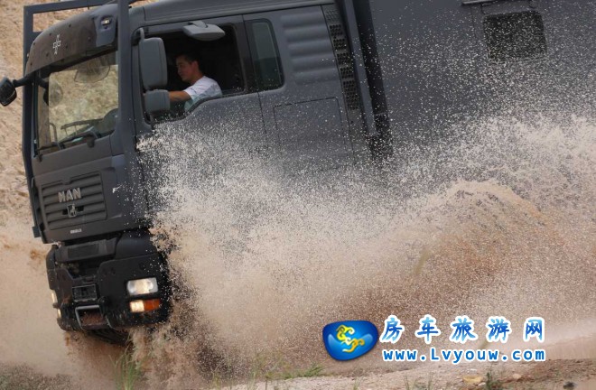 阿莫迪罗·远征者V1ATV型越野房车（曼TGA6X6）MAN底盘系列