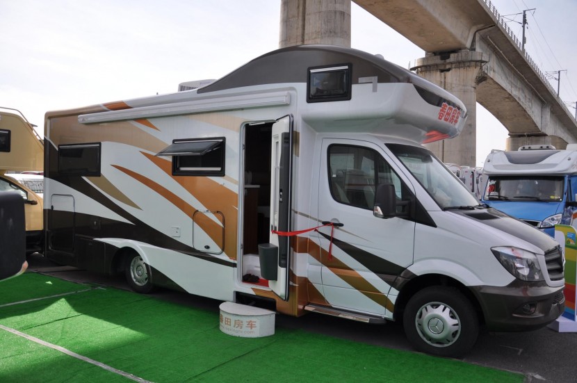 直降50万!独家团购108万即可抢购158万春田奔驰斯宾特524顶配房车 DSC_0169