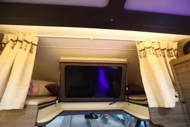 高清实拍2019款顺之旅依维柯8AT自动挡大额头C型房车（子母床款） WLH_6013