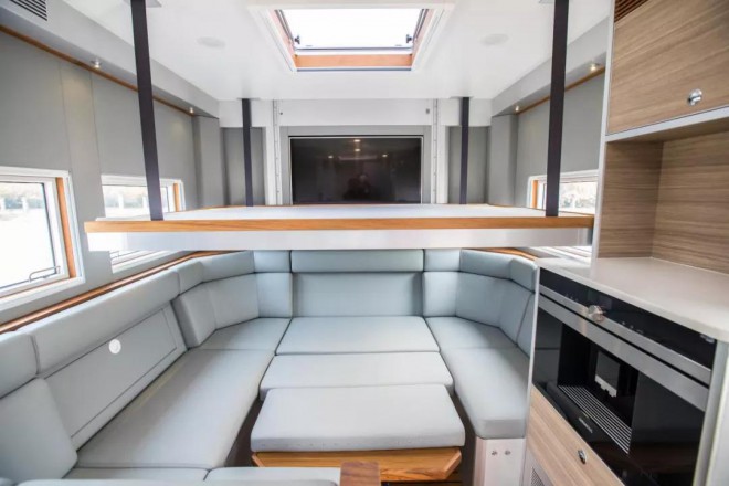 诺马迪森-“穿越者B”奔驰4x4越野房车——不惧束缚的越野房车（二）3228697e27c74efd85c4e6d529b9b733