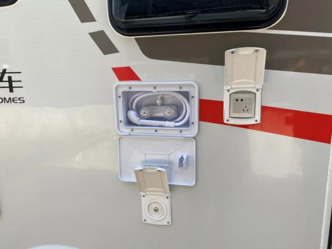 华居依维柯欧盛8AT自动挡双拓展房车7661426b65714db49a3d3fe86db32ade