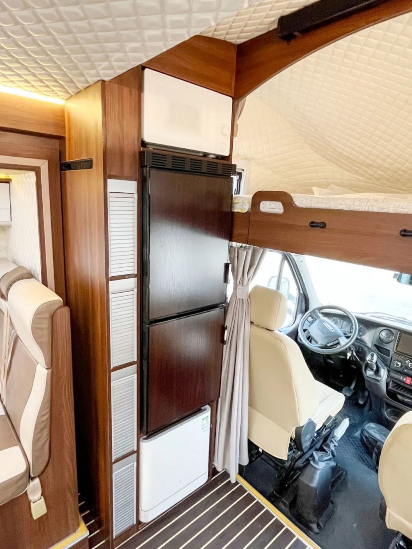 新飞依维柯双拓展房车带您走进第五届郑州房车展，新式旅行，你我共享！5806d1f720ead03b165fd848bb073e5b