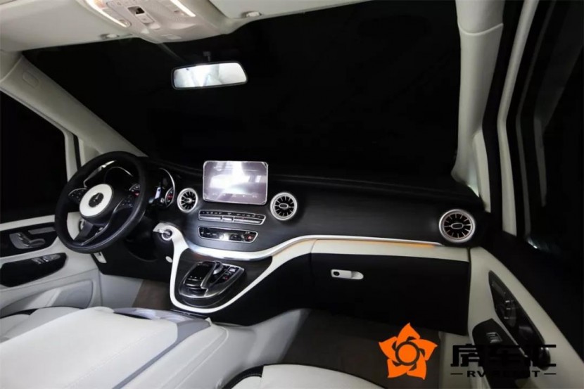 奔驰傲旋大白鲨！FULL-T全触控智能座椅+19寸多媒体+BOSE音响12.jpg