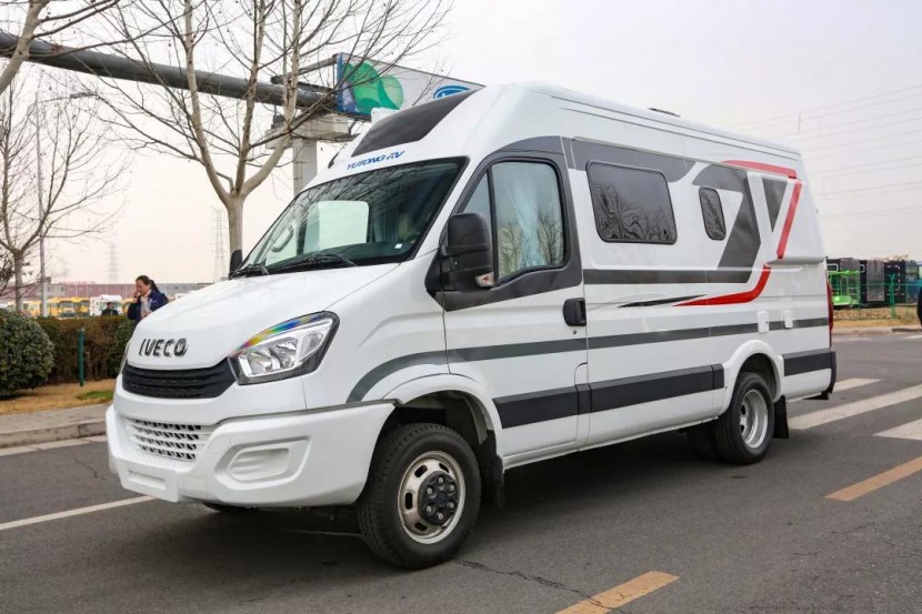 “二人世界”的完美选择！宇通国产依维柯B型（横置床）房车318b6dd061744b02a237109e02fe9ade