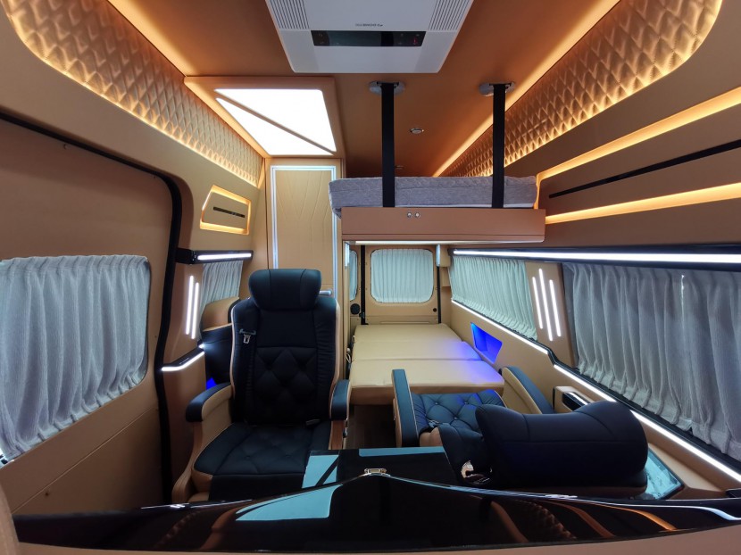 6.5洛阳房车展福客特房车携网红黑骑士、逸途、至尊系列商务B型华丽亮相dc47101e2c41449282c5d60c28971a9d