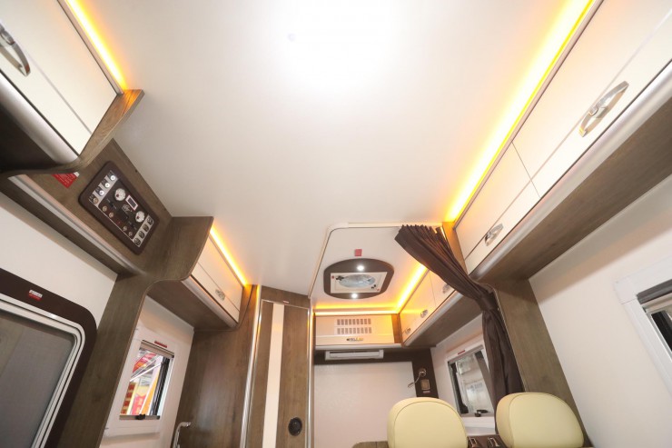 11.23杭州房车展鑫源房车携多款C型房车亮相展会1e8160a2949848b5a288f268b9d5d2e7