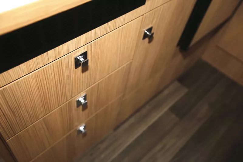 宇通依维柯欧胜C533豪华版无拓小顶房车