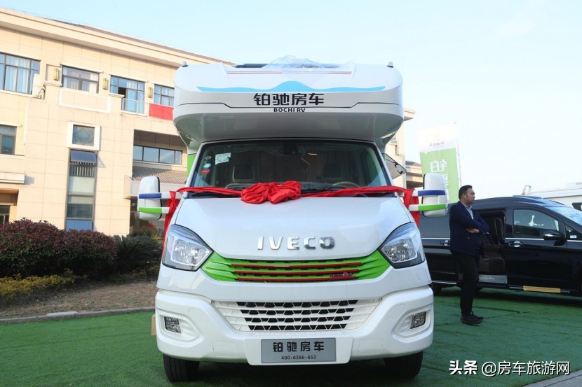 年终大促来袭!铂驰房车“大放价”!疯狂让利中,快来抢购吧~铂驰房车旅行家尊享版C型大额头无拓纵置上下床款