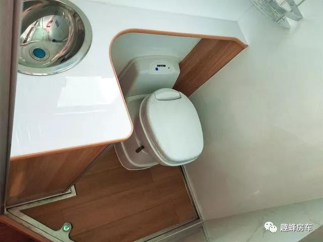 11.23杭州房车展趣蜂房车首创48V不差电房车,全系车型全面亮相杭州展65a0baae62fd42268d0a24e8d1fd532e