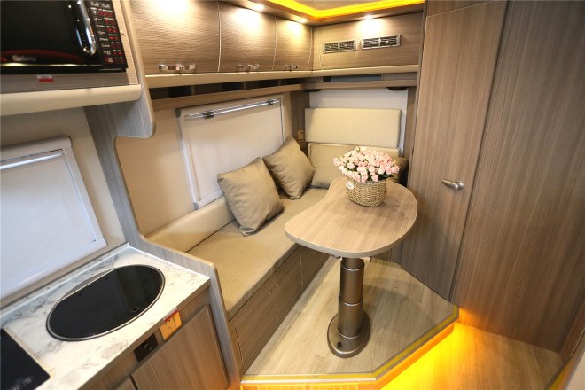 拓锐斯特依维柯C型欧尚版TIC-610A 53.8万起 2E1A3288