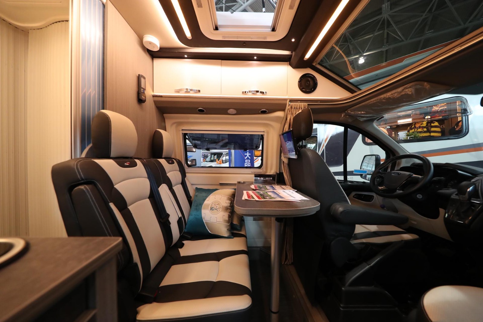 瑞弗 福特B型 启界 R500生活区