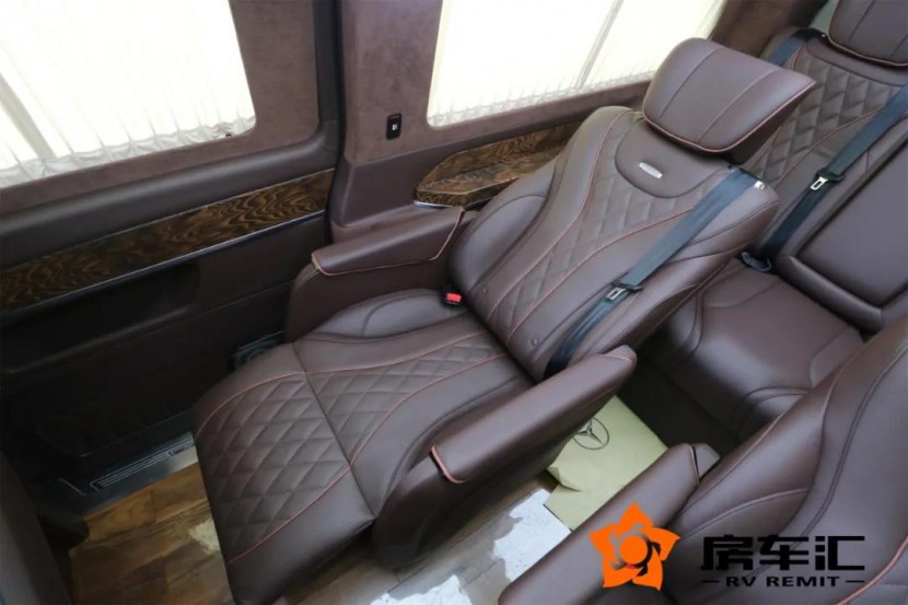 全新奔驰七座九速商务车，高顶全隔，标配空气悬挂！11.jpg