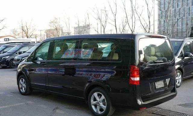 奔驰威霆豪华定制版只要40多万的价格，就可以拥有百万级的享受！2.jpg