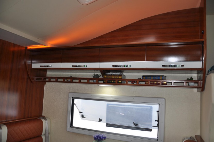 直降50万!独家团购108万即可抢购158万春田奔驰斯宾特524顶配房车 DSC_0242