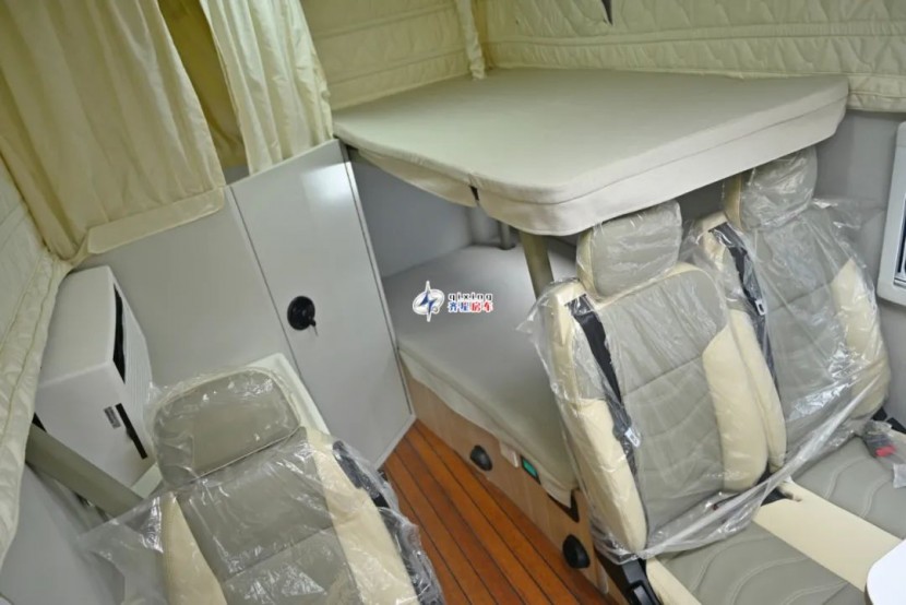 9月2日郑州房车展:齐星房车星浩版单排越野,强劲实力,瞬间游离!263aecc2c711e1e3a08419b5beb38d82