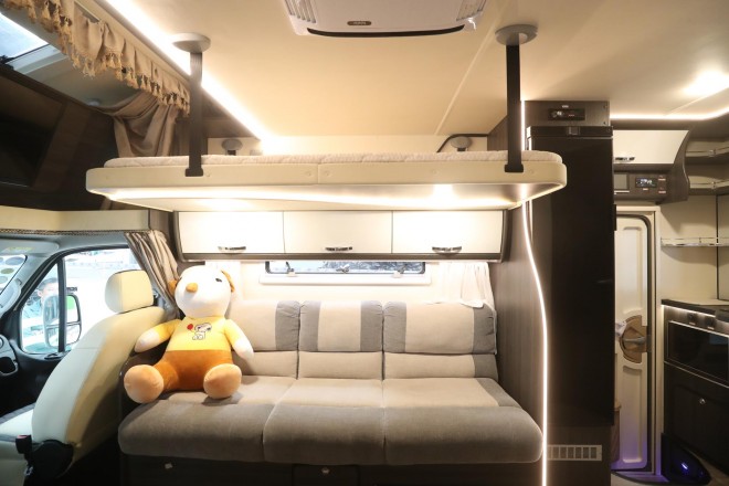 精致欧式风格、高端商务元素，“铂驰旅行家”单拓展房车 WLH_7221