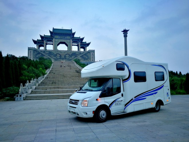 48.8万起 盛弘房车福特C型手动挡房车