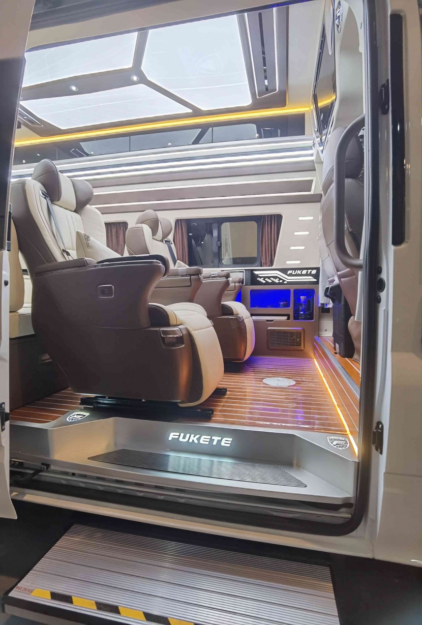 福客特金牛U型沙发床版B型房车，邀您参加第五届郑州房车展，尊贵品质，悦享生活！f80a2816f441bd6cdb47d2f38000bae3
