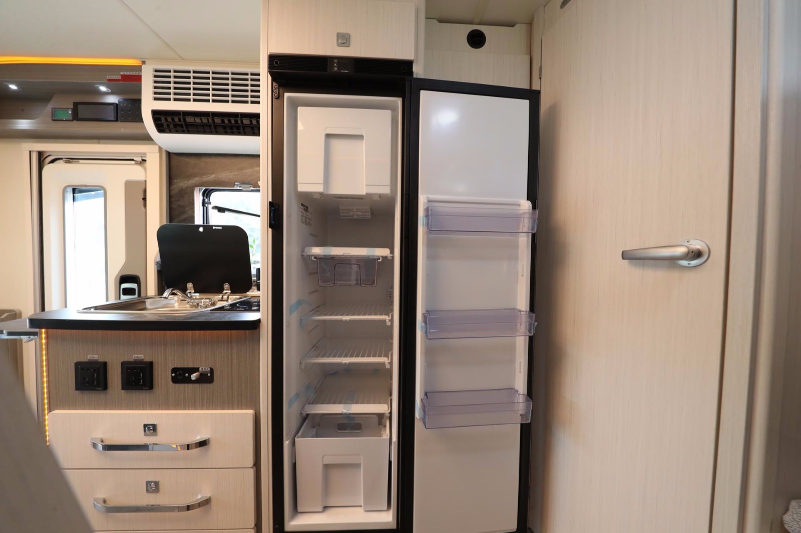 罗曼特斯 大通v90 2020款t50 t型房车冰箱