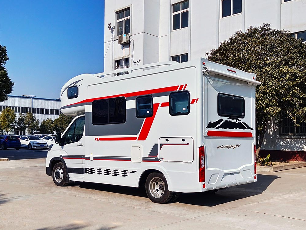 舜宇 大通v90 大额头c型房车 车身外观